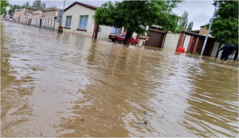 Flood Emergency Grips Russian Regions: Thousands Evacuated as Water Levels Soar