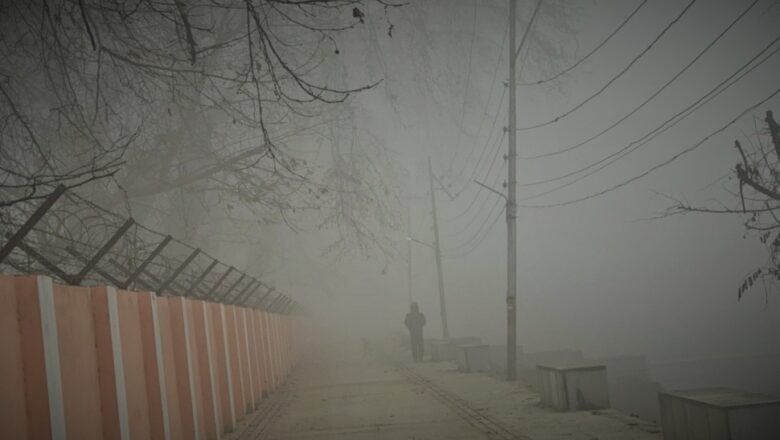 Delhi Grapples with Thick Fog, Disrupting Flights and Trains Amid Continuing Cold Wave