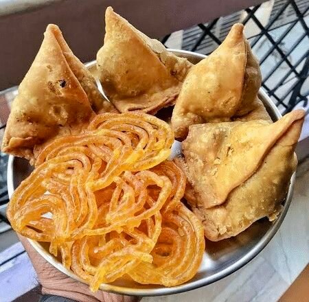 <div>Warning boards for samosas & jalebis: A big step to curb obesity in India, say experts</div>