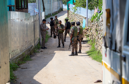 <div>J&K SIA raids 8 places in Srinagar in 1990 targeted killing of Kashmiri Pandit woman case</div>