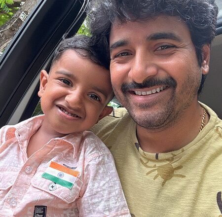 <div>Sivakarthikeyan’s presence at director Sanjay Leela Bhansali’s office sparks speculation on social media!</div>