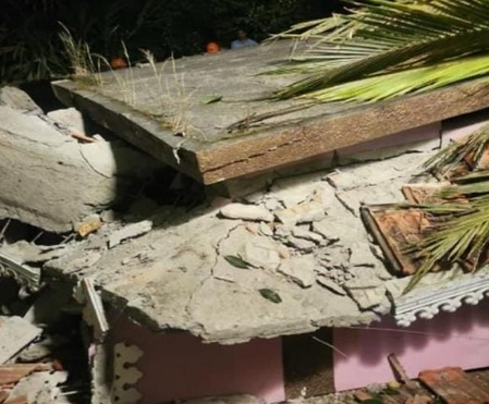 <div>Man dies as landslide buries home in Kerala’s Adimali, wife rescued after 7-hour operation</div>