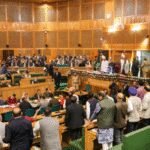 <div>Ruckus mars proceedings in J&K Assembly as NC, BJP members clash with each other</div>