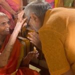 VP Radhakrishnan takes time out of busy schedule to meet his mother in Tiruppur