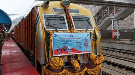 <div>Northern Railway allots multipurpose stalls to 6 railway stations in J&K</div>