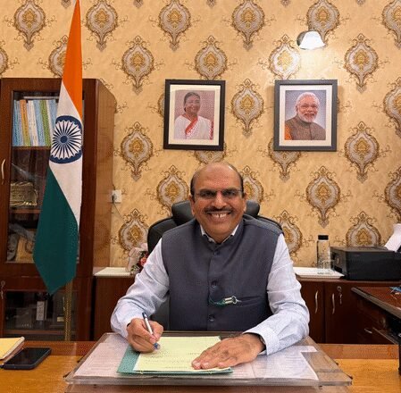 Raj Kumar Arora takes charge as Financial Advisor of Defence Services