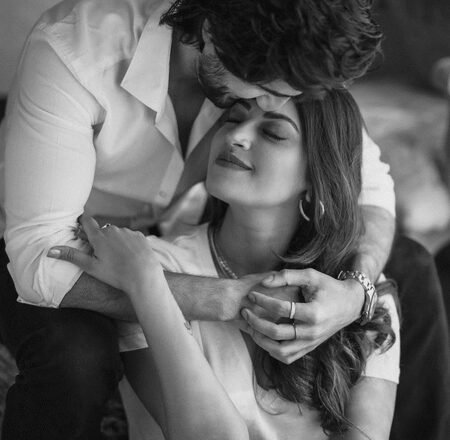 <div>Anushka Ranjan says life feels lighter, funnier, & kinder with hubby Aditya Seal on 4th anniversary</div>