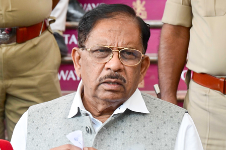 <div>K’taka Cong infighting: Parameshwara denies leadership change talks with KC Venugopal</div>