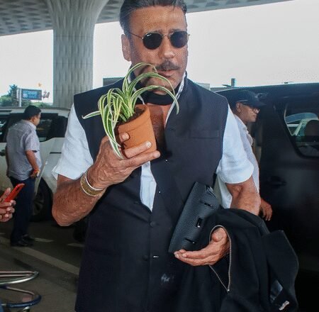 On Shashi Kapoor’s 8th death anniversary, Jackie Shroff pays tribute