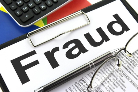 <div>J&K Crime Branch files charge sheet in land fraud case; names bizman, govt official</div>