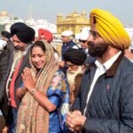 Delhi CM Gupta, Ministers offer prayers at Golden Temple in Amritsar