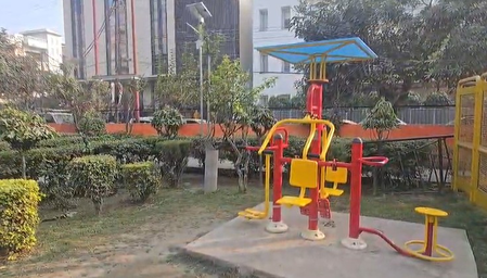 <div>People in Varanasi to get 24 ‘Smart Parks’ with yoga, walking & gym facilities near their homes</div>