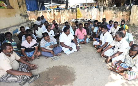 <div>Fishermen in TN’s Rameswaram on one-day protest; families seek release of 12 arrested  by Sri Lankan Navy</div>