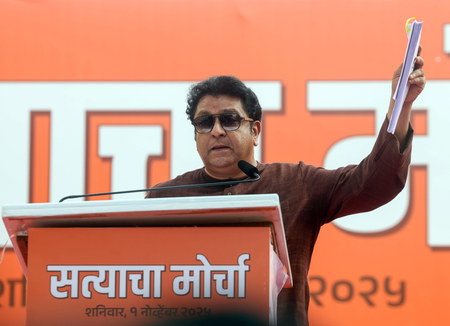 <div>Balasaheb would have been pained by ‘market of slaves’: Raj Thackeray</div>