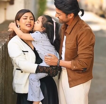 <div>Debinna Bonnerjee emphasises on teaching kids by ‘letting them watch’ & observe</div>