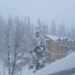 <div>Snowfall in J&K brings roadblocks, power cuts; BRO works to make Srinagar Airport operational</div>
