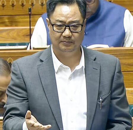 <div>Rahul Gandhi, Kiren Rijiju spar over ‘nation sold out’ charge during Budget debate in LS </div>