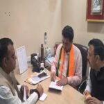 Minister Kapil Mishra holds public hearing at Delhi BJP office