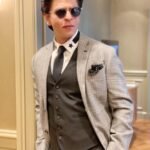 Shah Rukh Khan pays visit to Salim Khan to check on his health