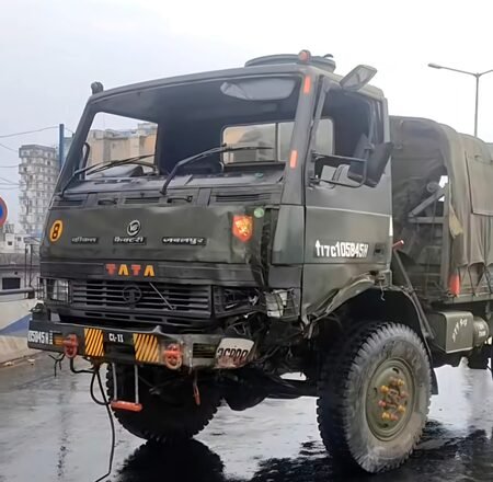 Two jawans injured as Army truck overturns in Kolkata