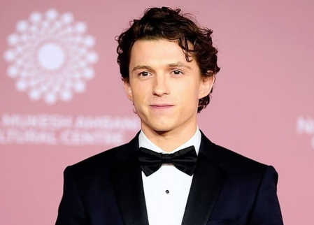 Tom Holland helps Zendaya escape  wardrobe malfunction
