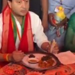 Union Minister Scindia shares heart-warming meal with party workers in Guna