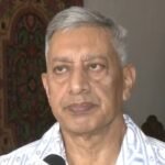 <div>‘Glorifying separatist leaders’: SP Vaid hits out at J&K govt on school book row</div>