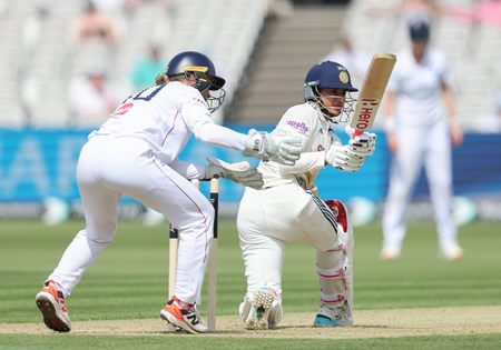 One-off Test: England fight back by removing Smriti, Harmanpreet, leave India at 202/5