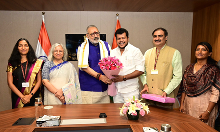 TN Ministers review modernised Cooptex showroom in Delhi