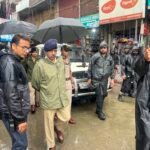 <div>J&K Police announces Rs 15 lakh reward for information leading to arrest of cop killer LeT terrorist</div>