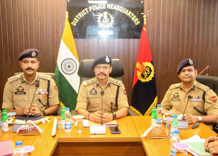 <div>IGP Jammu reviews security & policing arrangements in J&K’s Samba</div>