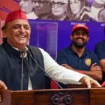 <div>SP changes colour of students’ wing dress code to blue; OP Rajbhar asks Akhilesh to join BSP</div>