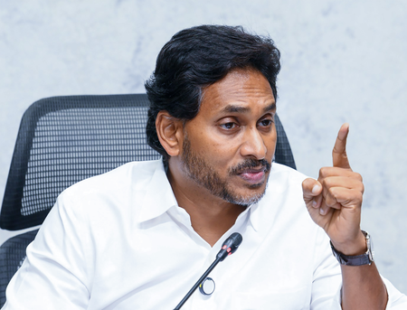Andhra Pradesh: Jagan Mohan Reddy condemns police cane charge on village, ward secretariat employees in Vijayawada