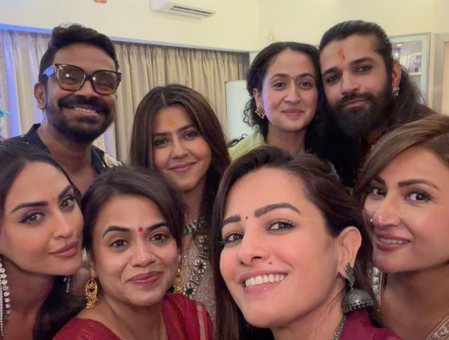 Ekta Kapoor poses with TV OG villains Urvashi Dholakia, Anita Hassanandani at Ganpati celebrations