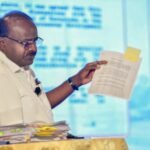 Kumaraswamy meets NICE project land losers, promises to fight together