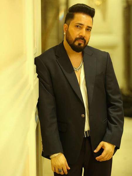 Mika Singh asks ‘Aapne cash diya the ya cheque?’ amidst claims by Cabinet Minister Subodh Uniyal