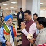 Hardeep Singh Puri receives warm welcome in MP’s Bhopal ahead of RS bypoll
