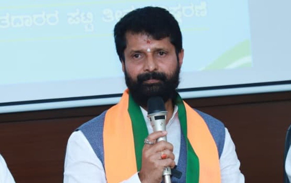 ‘File case against CM for false allegations’: Dr Ravi C.T.